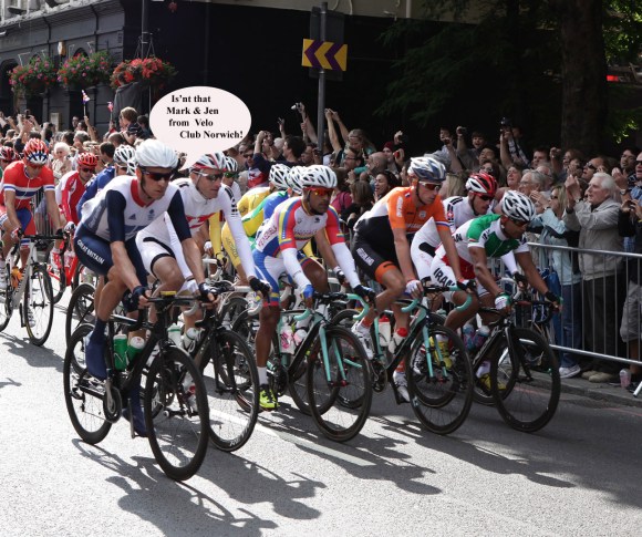 Bradly Wiggins spots VCN shirts in the crowd